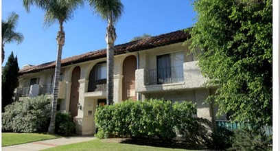 Casa Espana in Van Nuys, CA - Foto de edificio - Building Photo