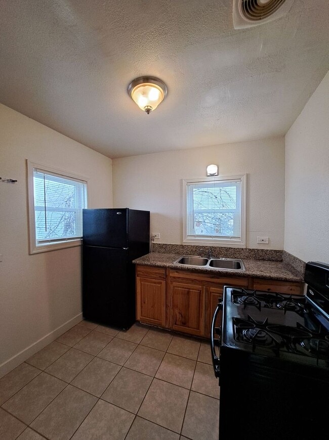 1220 E Terrace Ave in Fresno, CA - Building Photo - Building Photo