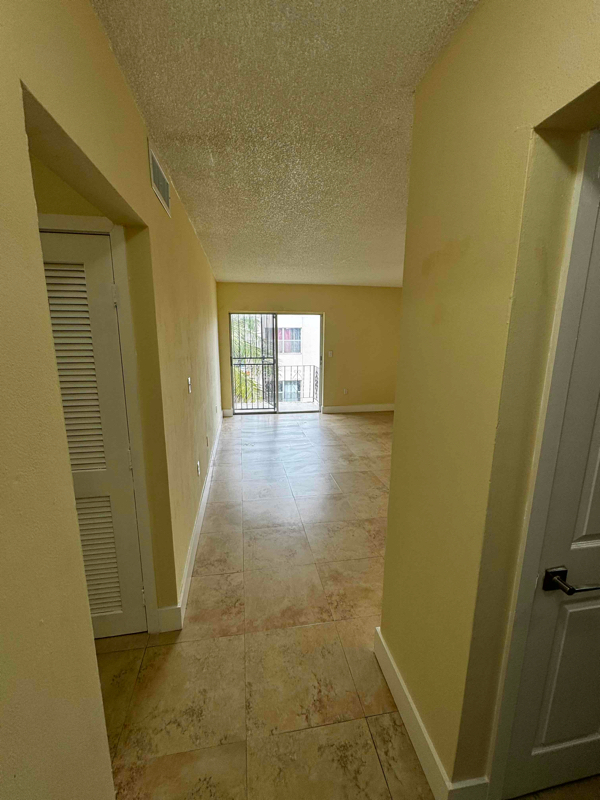 909 NW 45th Ave in Miami, FL - Building Photo - Building Photo