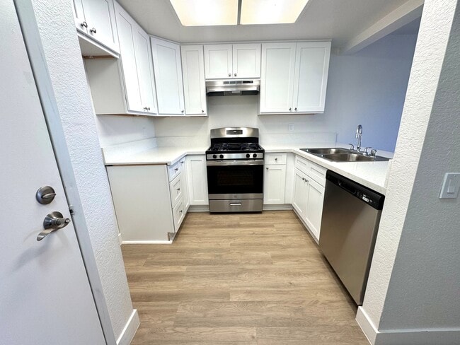 Belcourt Seniors Apartments 55+ in Norwalk, CA - Foto de edificio - Building Photo