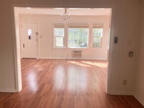 430 S Oakhurst Dr, Unit Lower Unit in Beverly Hills, CA - Building Photo - Building Photo