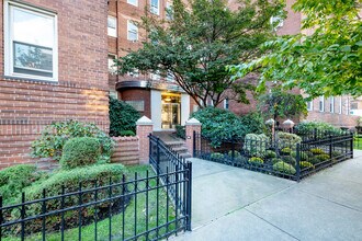 65-36 Wetherole St in Rego Park, NY - Building Photo - Building Photo