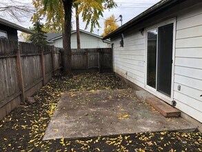 1167 Quinalt St in Springfield, OR - Building Photo - Building Photo