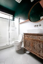 1616 Flores Way in Woodland, CA - Foto de edificio - Building Photo