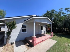 230 W Pinedale Ave in Fresno, CA - Building Photo - Building Photo