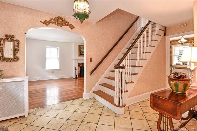 61 Villa Ave in Fairfield, CT - Building Photo - Building Photo