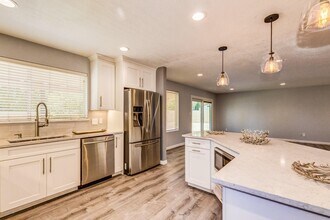 11112 N 106th St in Scottsdale, AZ - Building Photo - Building Photo