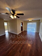 1011 Idlebriar Way in Tarpon Springs, FL - Building Photo - Building Photo