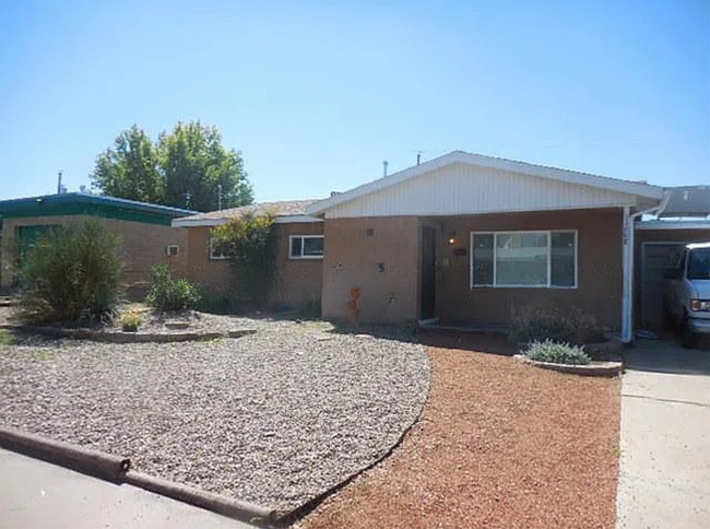 property at 11608 Rosemont Ave NE