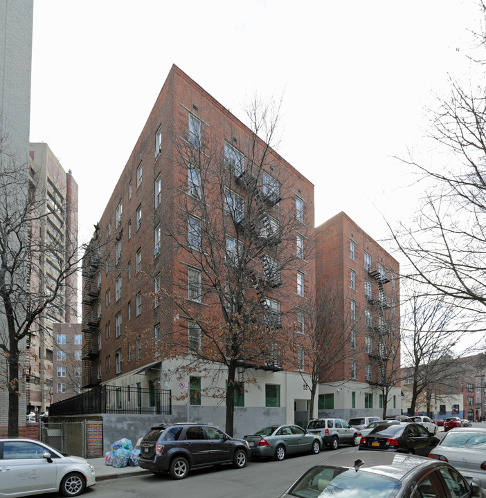 55 E 208th St in Bronx, NY - Building Photo