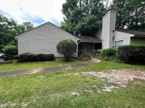 2201 Hartsfield Rd in Tallahassee, FL - Building Photo - Building Photo