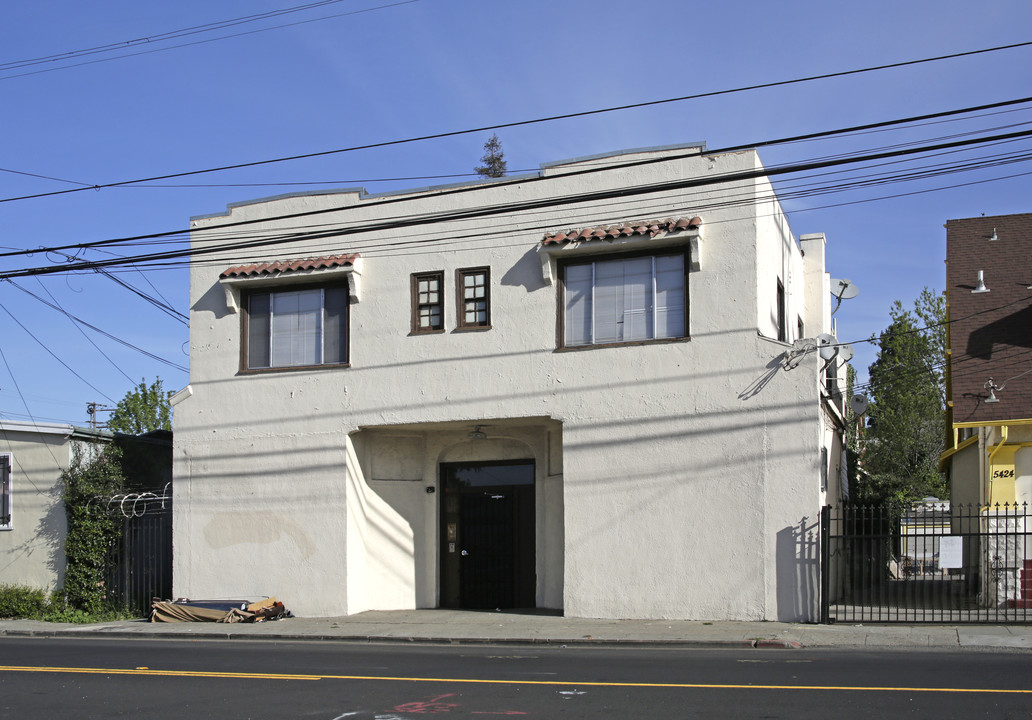 5416-5420 Foothill Blvd in Oakland, CA - Building Photo