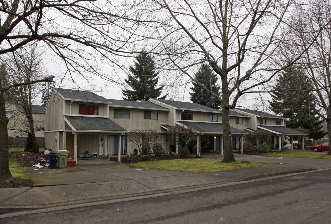 4550 SW 160th Ave in Beaverton, OR - Foto de edificio