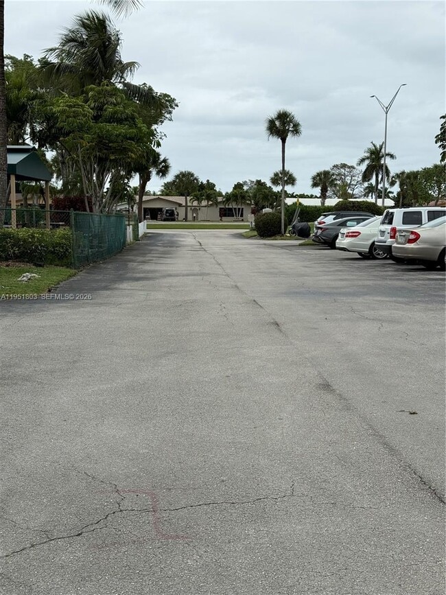 6650 Royal Palm Blvd in Margate, FL - Building Photo - Building Photo