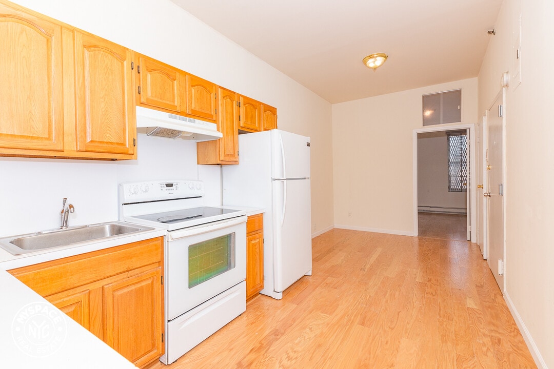 23 Park St, Unit 8 in Brooklyn, NY - Building Photo
