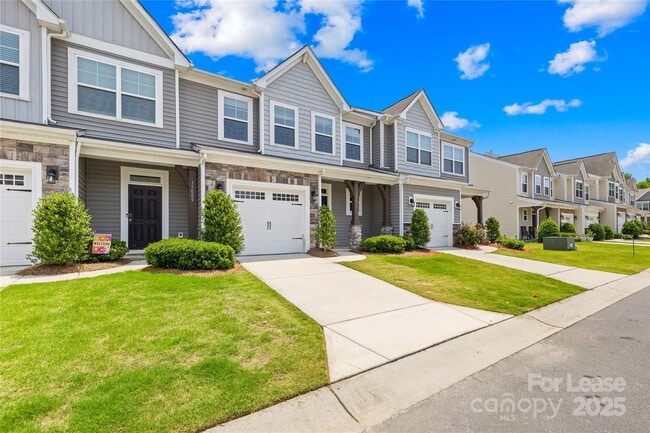 15013 Savannah Hall Dr in Charlotte, NC - Building Photo - Building Photo