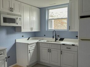7958 S Kingston Ave in Chicago, IL - Building Photo - Building Photo