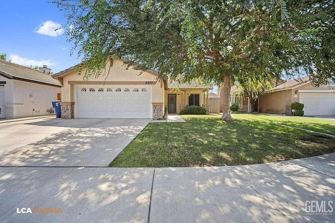 8307 Hemlock Ct in Bakersfield, CA - Building Photo