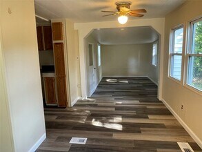 687 Benton St in St. Clair, MO - Building Photo - Building Photo