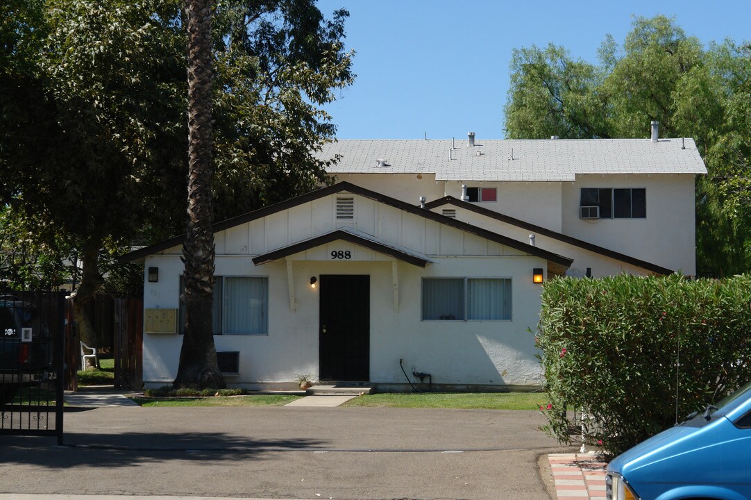 988 Leslie Rd in El Cajon, CA - Building Photo