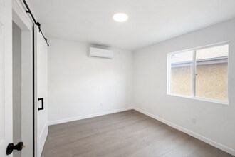 6907 Noble in Los Angeles, CA - Foto de edificio - Building Photo