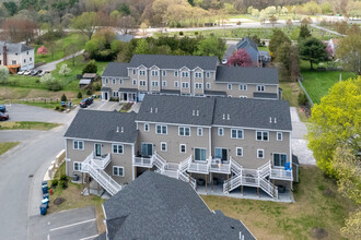 Pineview Condominiums in Chelmsford, MA - Building Photo - Building Photo