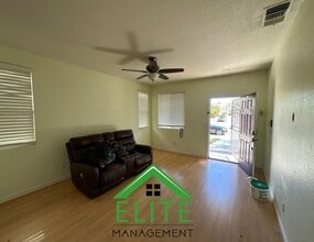 3557 Mamie Jennings Way in Sacramento, CA - Building Photo - Building Photo