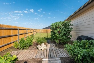 105 Black Wolf Run, Unit 1614 in San Marcos, TX - Foto de edificio - Building Photo