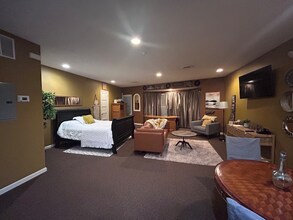 11609 Detroit Ave in Cleveland, OH - Foto de edificio - Building Photo