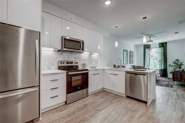 property at 1301 W Koenig Ln