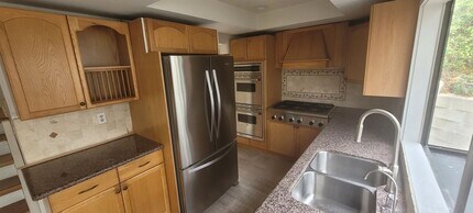 893 Calle Pinata in Thousand Oaks, CA - Foto de edificio - Building Photo