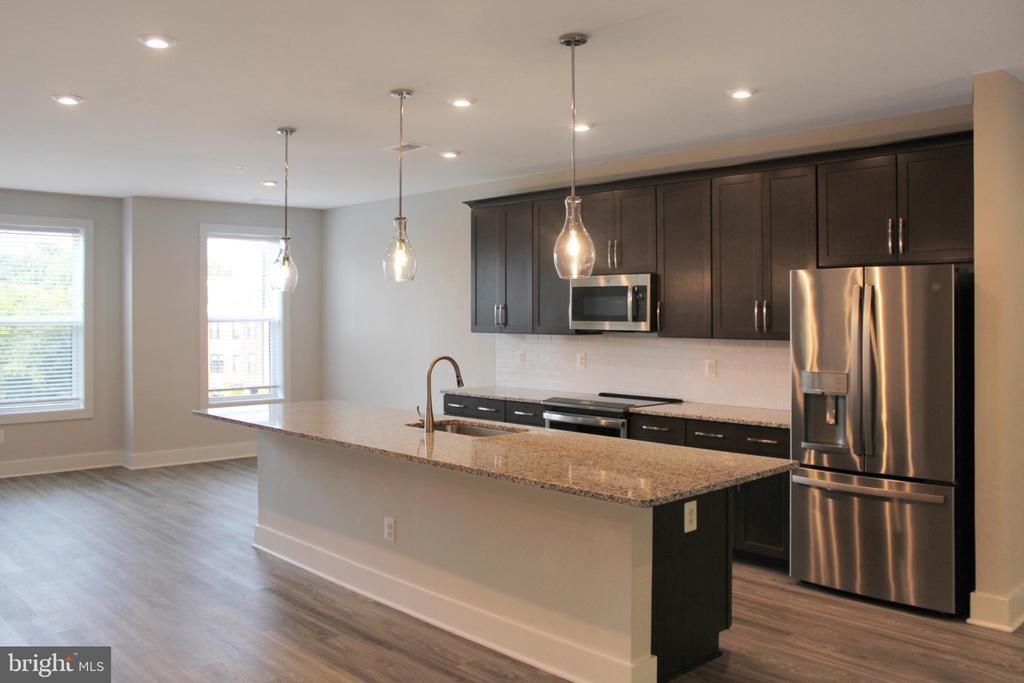 811 Wesley Ln-Unit -B in Charlottesville, VA - Building Photo