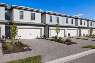 4267 Sonoma Oaks Wy in Naples, FL - Foto de edificio - Building Photo