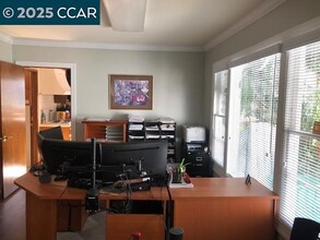 4 Wygal Dr in Martinez, CA - Building Photo - Building Photo
