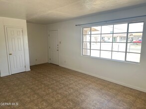 9009 Mt Etna Dr in El Paso, TX - Building Photo - Building Photo