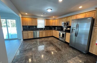 839 Leonardville Rd in Leonardo, NJ - Foto de edificio - Building Photo