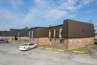 Almeda Chateau in Houston, TX - Building Photo - Primary Photo