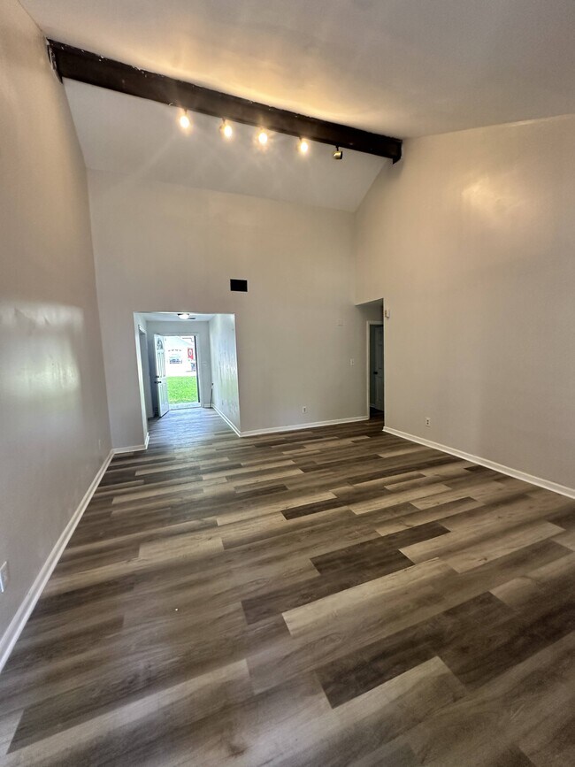 9011 Liberty Ln in Jonesboro, GA - Foto de edificio - Building Photo