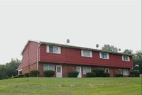 4002-4032 E Shaffer Dr in Aliquippa, PA - Foto de edificio - Building Photo