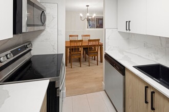 75 Old Chicopee Drive in Kitchener, ON - Building Photo - Building Photo