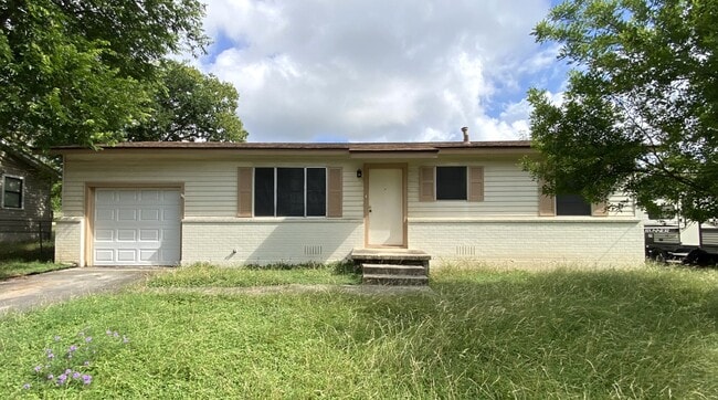 property at 2116 Circle Dr