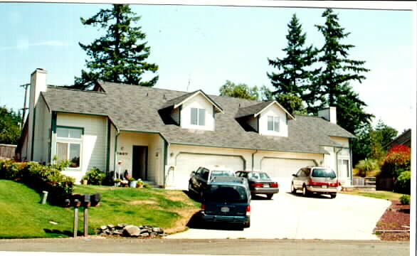 7417-7419 63rd Street Ct W in Tacoma, WA - Building Photo