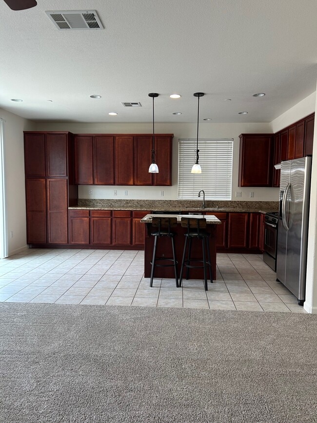 2074 Tomales Bay Dr in Pittsburg, CA - Building Photo - Building Photo