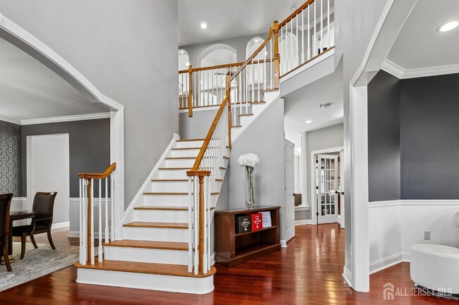 16 Valley Wood Dr in Franklin Township, NJ - Building Photo - Building Photo