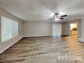 1210 Green Hill Dr in Arlington, TX - Building Photo - Building Photo