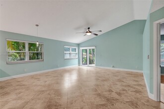 8820 Woodside Ct in Davie, FL - Building Photo - Building Photo