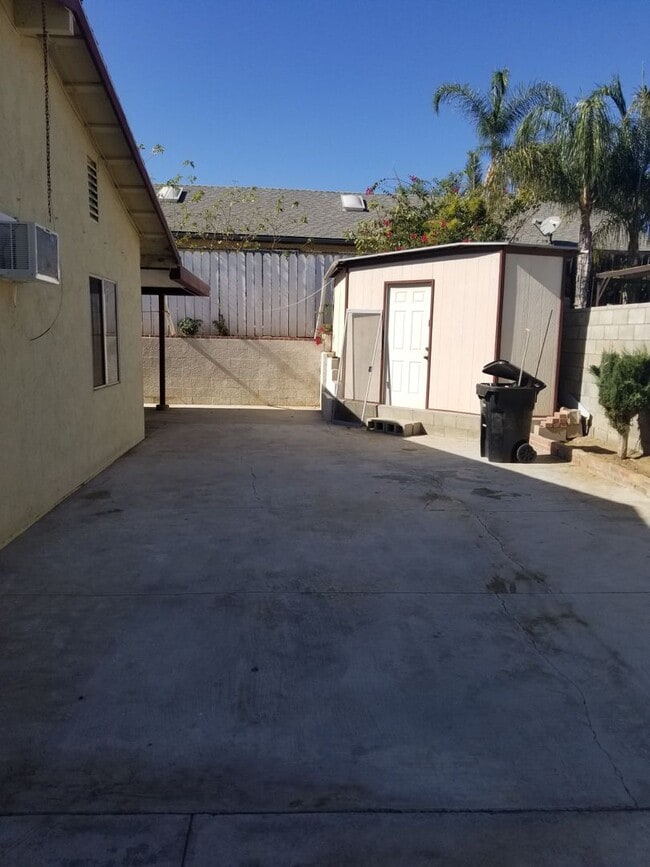 1040 S Alice Ave in Rialto, CA - Building Photo - Building Photo