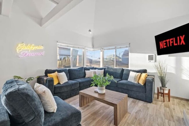 725 Salem Ct in San Diego, CA - Building Photo - Building Photo
