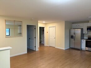 1177 Main St, Unit 3 in Fairfax, VT - Foto de edificio - Building Photo