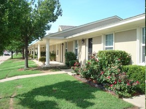 Paragon Apartments in Lawton, OK - Foto de edificio - Building Photo